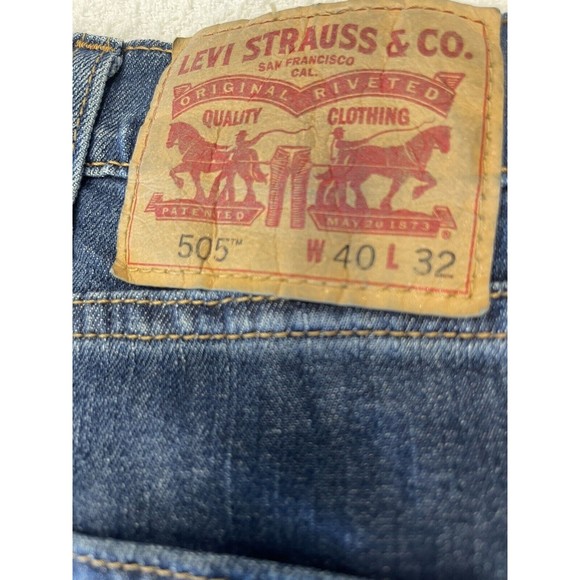 NEW Levis 505 Regular Fit Classic Men’s Jeans Size 40x32 Blue Cotton Den… - Picture 4 of 9